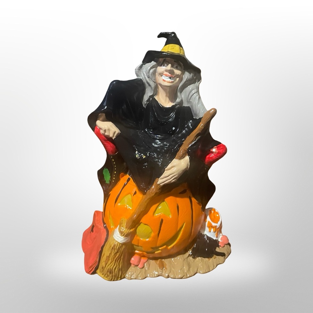 Byron Molds 1972 Hand Painted Ceramic Halloween Witch On A Jack O'Lantern Light